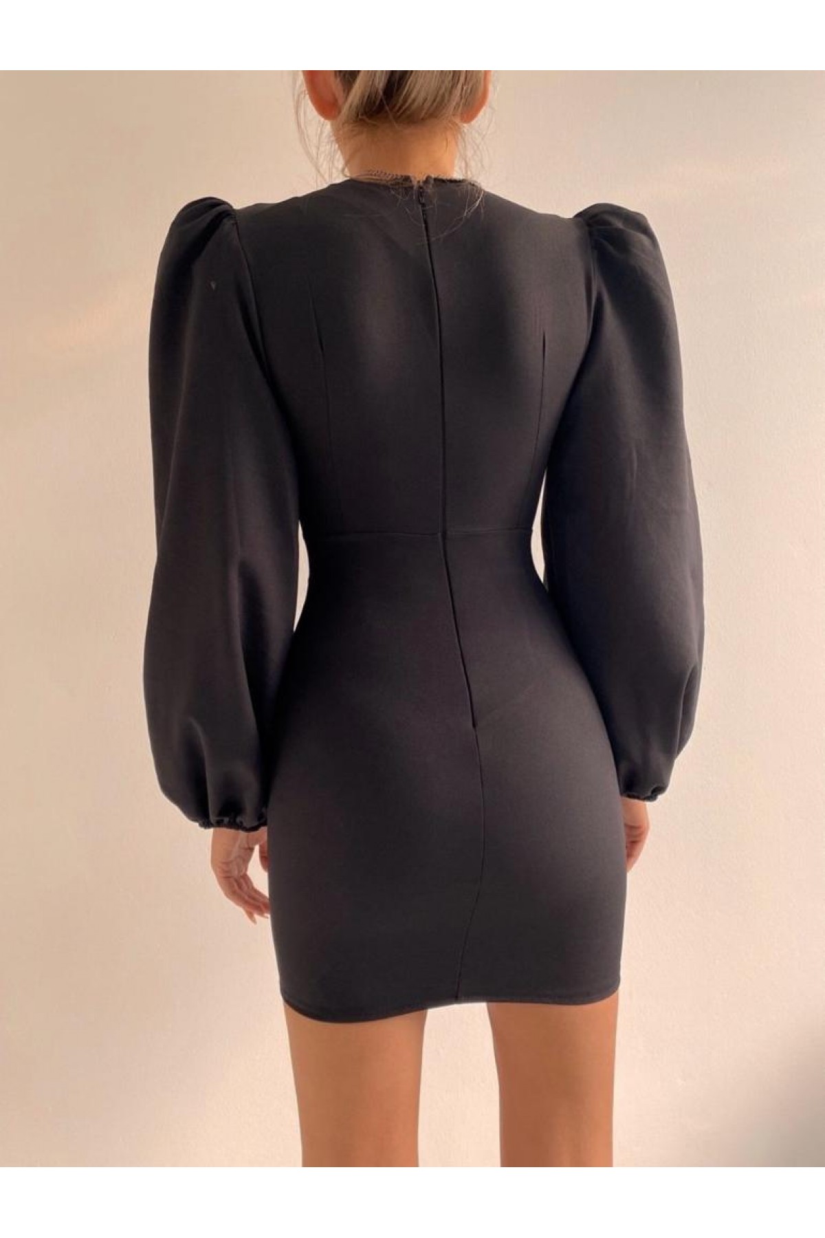 Omuz Detaylı Düğmeli Elbise - Siyah